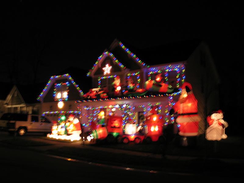 IMG_6183.JPG - Christmas lights in Riverbend neighborhood
