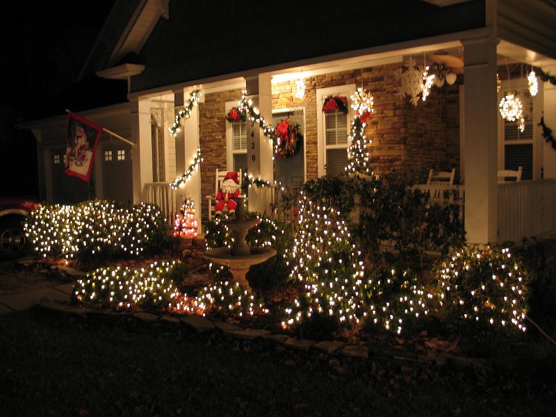 IMG_6190.JPG - Christmas lights in Riverbend neighborhood