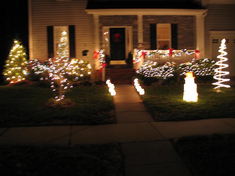 IMG_6195.JPG - Christmas lights in Riverbend neighborhood