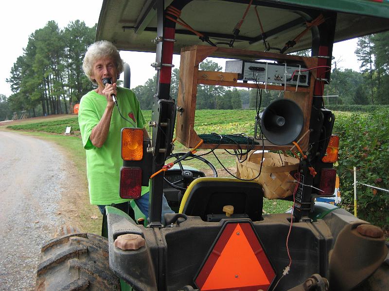 IMG_0807.JPG - on the hayride