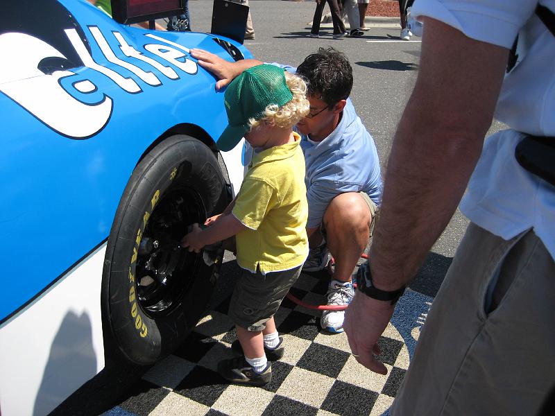 IMG_0354.JPG - changing a tire at speed street