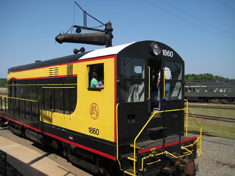 IMG_0452.JPG - in the cab of a real locomotive