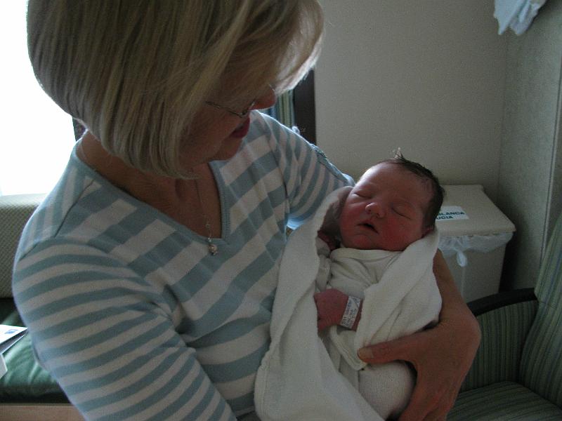 IMG_6085.JPG - Grandma Becky and Sarah Ann