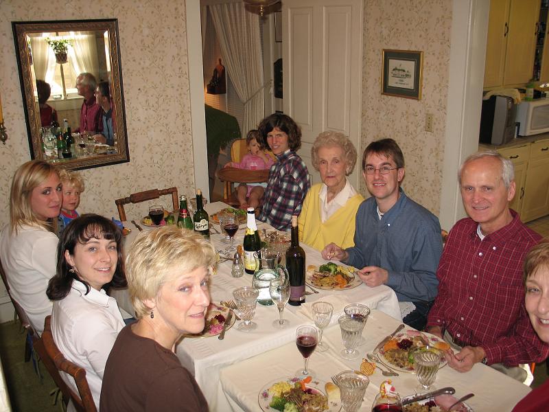 IMG_5993.JPG - the family at the last Thanksgiving dinner in the Trogdon Street house